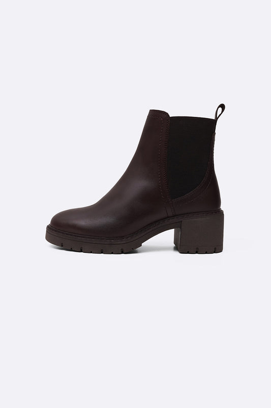 LEATHER CHELSEA BOOTS