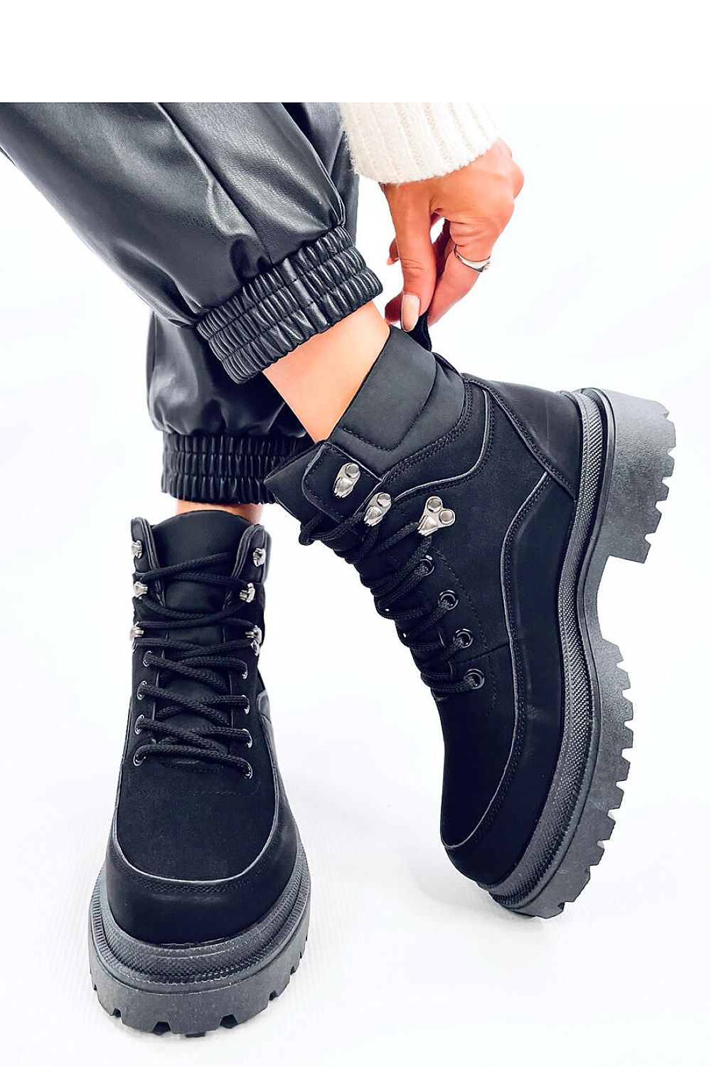 Bottes trappeur model 201159 Inello | Matterhorn_Category_/FEMME/Chaussures Femme/Bottes et boots, Matterhorn_Color_noir, Matterhorn_ProductId_201159, Matterhorn_Type_~Trapery, Matterhorn_Vendor_Inello | Inello